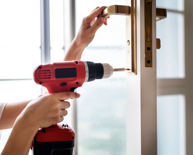 Door repair handyman services in Welwyn Garden City.